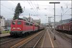 140 870 und 140 859(?) sind mit dem 61232 von Finnentrop auf dem Rckweg ins Ruhrgebiet, und durchfahren den Bahnhof Plettenberg. (22.04.2008)

