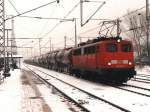140 052-2 mit Gterzug auf Bahnhof Bad Bentheim am 28-12-2000.