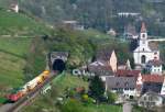 140 673-5 mit einem SERSA Bauzug im Schlepp (dieser stand zuvor in Weil am Rhein)am Isteiner Klotz 14.4.09