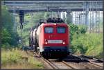 140 450-8 kommt mit einigen Gterwagen aus Mukran.  Stralsund Hbf am 26.05.09 