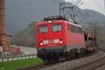 140 538-0 legt sich mit ihren leeren Autotransportwagen bei Albungen in Fahrtrichtung Sden in die Kurve. Aufgenommen am 14.04.2010.