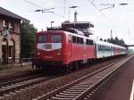 Ein Wendezug (RB 66 Die Teutobahn 12818 Osnabrck-Mnster) mit 140 645-3 (vorne) und 141 261-8 (hinter) auf Bahnhof Hasbergen am 02-06-2000.