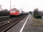 140 420-4 mit einem Gterzug in die Richtung Mnster auf Bahnhof Lengerich am 8-1-2000.