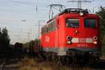 140 327 am 14.10.11 mit einem gemischten Gterzug bei der Durchfahrt durch Ratingen-Lintorf.