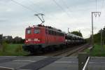 Die 140 857-4 der EGP fuhr am 18.05.2012 mit einem Autozug von Emden richtung Leer, hier in Eisinghausen kurz vor Leer.