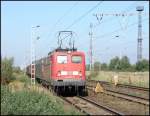 Br 140 586-9 am Doonerstag den 14.9.06 bei der Ausfahrt aus dem Seehafen Rostock