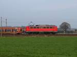 140 681-8 fährt mit einem leeren Autozug bei Wissingen Richtung Hannover. März 2014