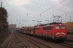 DB 140 811 mit einer weiteren 140er und einem Kohlezug in Düsseldorf-Rath.