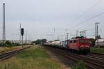 140 821 durchfährt am 16.06.2015 mit einem Gemischtwarengüterzug den Bahnhof Hilden