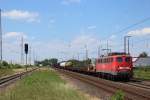 140 491 fährt mit einem Gemischtwarengüterzug am 10.06.2015 durch den Bahnhof Hilden