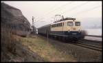 140699 mit dem Nahverkehrszug nach Ludwigshafen am 10.3.1993 um 11.19 Uhr bei Boppard.