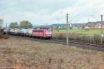 140 740 mit einem Güterzug südwestlich von Lehrberg bei km 57.8 am 18.10.02.