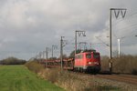 140 353-4 (Baujahr: 1962) mit einem Güterzug in die Richting Leer bei Petkum am 12-11-2015.