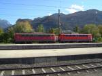 Die BR 140 044-2 und die BR 140 306-7 stehen in Kufstein auf einem Abstellgleis und warten auf Arbeit.