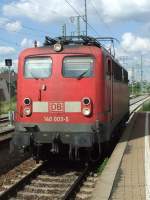 BR 140 003 wartet im Bahnhof Bblingen auf ihre Ausfahrt aufs Abstellgleis.