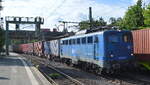 EGP mit  140 649-5  (NVR:  91 80 6 140 649-5 D-EGP ) und Containerzug Richtung Hamburger Hafen am 25.08.21 Durchfahrt Bf.