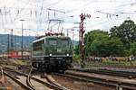 Nachschuss auf die Darmstädter 141 228-7 vom Eisenbahnmuseum in Kranistein auf der Fahrzeuparade des Sommerfestes vom DB Museum, als sie am Ausfahrsignal vom Rangierbahnhof Koblenz Lützel vorbei fuhr.