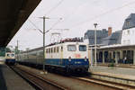 30. Juni 1995, Bahnhof Sonneberg, Lok 141 362 hat einen Zug von Lichtenfels gebracht.  Im Hintergrund steht Lok 141 384.