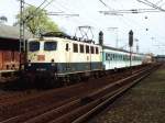 141 256-8 mit RE 65 Emsland Express 24128 Mnster-Emden auf Bahnhof Salzbergen am 21-04-2000. Bild und scan: Date Jan de Vries.