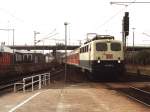 141 075-2 mit RE 65 Emsland-Express 24112 Mnster-Emden auf Emden Hauptbahnhof am 7-4-2001. Bild und scan: Date Jan de Vries.