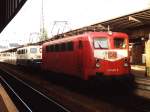 Ein Lokzug bestehende aus die 141 420-0 und 141 405-1 auf Trier Hauptbahnhof am 21-7-2000. Bild und scan: Date Jan de Vries.