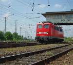 Lokparade im DB Museum Koblenz-Ltzel am 21.05.2011 zu dessen 10 jhrigen Bestehen. 141 366-5.  Sie wurde am 7. April 1965 in Dienst gestellt und verbrachte ihre gesamte Dienstzeit in den bayrischen Bahnbetriebswerken Wrzburg, Nrnberg und Mnchen bevor sie im Dezember 2004 nach 39 Einsatzjahren Z-gestellt und im August an das DB Museum verkauft wurde. Die Lokomotiven der Baureihe E41 hatten in manchen Gegenden Akzeptanzprobleme wegen der lauten Schaltstufen beim Anfahren, was ihr auch den Spitznamen Knallfrosch einbrachte. 