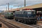 Zwei Einheitsloks auf einen Streich: E41 001 vor der E40 128 am 15.09.2013 auf Gleis 2 in Basel Bad Bf.