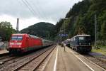 Während die E41 001 am 13.09.2014 auf den Triberger Bahnhofstagen stand, stand zwei Bahnsteige weiter drüben die 101 142-8 mit einem IC aus Konstanz in Richtung Norddeutschland ebenfalls in Triberg.