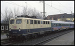141370 mit  Grafitti  Wagen im Bahnhof Hameln am 5.3.1995.