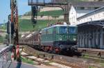 E 42 151 mit dem Henkelzug am 20.08.2010 durch Rdesheim(Rhein)