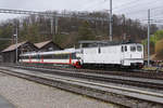 Beim Lokdepot des Vereins Depot und Schienenfahrzeuge Koblenz abgestellt war am 1. März 2019 die 142 042, ehemals DR E 42. Sie befindet sich im Besitze der Eisenbahndienstleister GmbH mit Sitz in Thayngen.
Foto: Walter Ruetsch