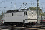 Lok 142 042-1 durchfährt den badischen Bahnhof.