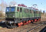 242 001-6(142 001-7 D-Press)als Tfzf von Rostock-Seehafen nach Rostock-Bramow kurz nach der Ankunft um 17.15 Uhr in Rostock-Bramow.16.04.2021