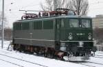 142 001-7 der MTEG steht am 25.01.05, kurz vor ihrer Abholung zum AW Kamenz, in Dresden Hbf.