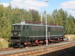 142 001-7 (E42 001) sonnte sich am 26.09.09 in Pirna