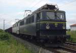 WAB 51 ( Orient-Express  Lackierung) und WAB 52 fahren am 30.06.2005 mit einem Gterzug in richtung Erfurt, hier kurz hinter Smmerda.