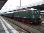 Der eurostrand-Zug gezogen von E 42 151 kam am 15.10.2010 durch den Hauptbahnhof von Essen.