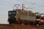 142 001-7 der MTEG mit Skoda-Zug  ,auf   Freie Fahrt   in Richtung Halle wartend am 14.11.2010 