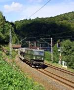 142 001-7 ist am 06.09.'11 mit einem leeren Autozug nach Bad Schandau im Elbtal unterwegs.