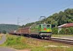 DP 68 alis 142 130 ist mit dem Henkelzug DGS 75896 nach Wassertrdingen unterwegs.Bild Aufgenommen bei Gambach am 24.7.2012