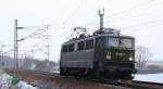 142 001-7 der MTEG durchfhrt am 20.01.13 als Tfzf in Krze mit miger Geschwindigkeit den Bahnhof Oschatz in Richtung Leipzig.