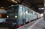 E 42 151-9 (242 151-9) beim Rangieren mit 3 Wagen in Mnchengladbach Hbf am 07.02.13.