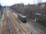 hier ist eine 142 zu sehen die durch den dresdner hauptbahnhof fhrt gesehen am 18.01.2007