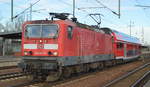 DB Regio AG mit  143 241-8  (NVR:  91 80 6143 241-8 D-DB ) und einem DB-Regio Doppelstockwagen aus Rostock wohl laut Tf.