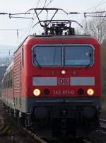 Da mir die 143er ja so am Herzen liegen: Frontalaufnahme von 143 971 mit einer Regionalbahn nach Wiesbaden bei der Einfahrt von Wiesbaden-Biebrich, 08.03.08.