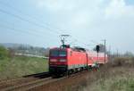 143 610 schiebt ihre Regionalbahn aus Nordhausen Richtung Halle (Saale) und wird in wenigen Minuten Sangerhausen erreichen, 12.04.2008