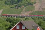 Zwei Loks der Baureihe 143 berfahren am 14.6.09 das Viaduckt in Pnderich