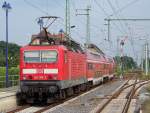 143 307-7 fhrt hier mit einem Ersatzzug von Lbbenau/Spreewald nach Cottbus. Aufgrund einer Baustellen-bedingten Streckensperrung wurde die RE2 Linie (Cottbus-Berlin-Rathenow) zwischen Lbbenau und Lbben gebrochen und Schienenersatzverkehr, kurz SEV, angeboten. Lbbenau/Spreewald den 04.07.2009