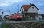 143 305-1 mit Regionalzug in Richtung Frankfurt/Oder am 04.04.10 im Hp.
