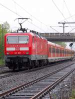Freitagmorgen 7.5.2010 / 8:04h S8 mit 143 823 fhrt in den Bahnhof Korschenbroich ein.